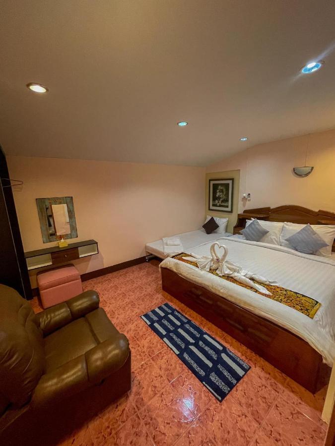 Jb Grand Resort Nakhon Si Thammarat Exterior foto