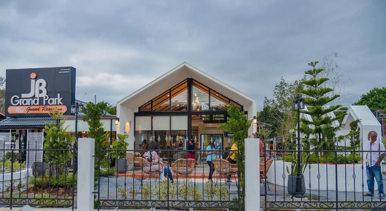 Jb Grand Resort Nakhon Si Thammarat Exterior foto