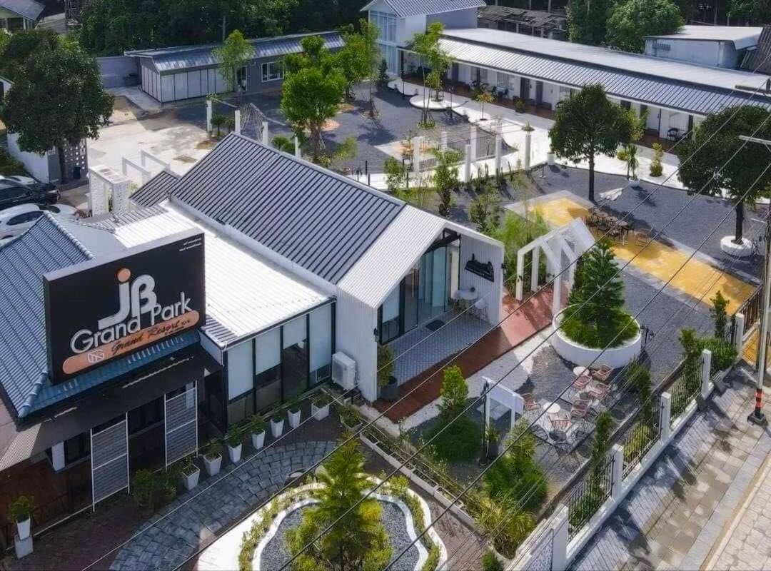 Jb Grand Resort Nakhon Si Thammarat Exterior foto